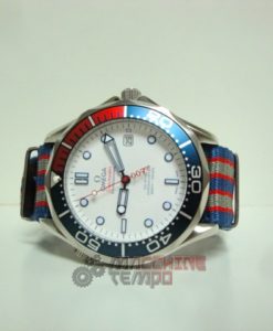 Alternative view of Omega replica seamaster co-axial 007 acciaio white dial strip cordura imitazione copia