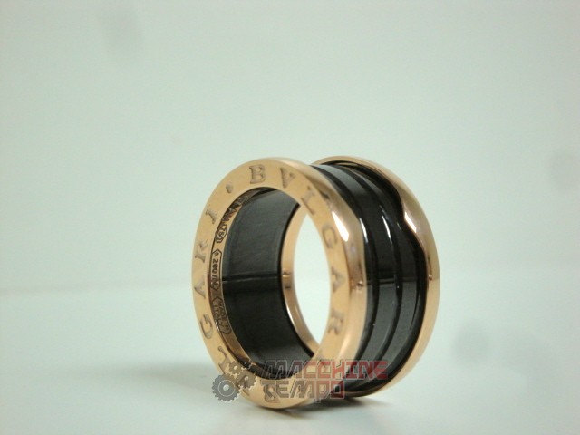 Bulgari replica gioielli anello ciondolo B.zero1 rose gold ceramica nero - immagine 5