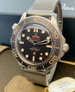 Alternative view of Omega replica Seamaster James Bond 007 Edition