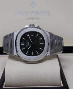 Alternative view of Patek Philippe replica nautilus 5711 green dial