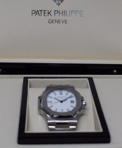 Alternative view of Patek Philippe replica nautilus 5711 white dial